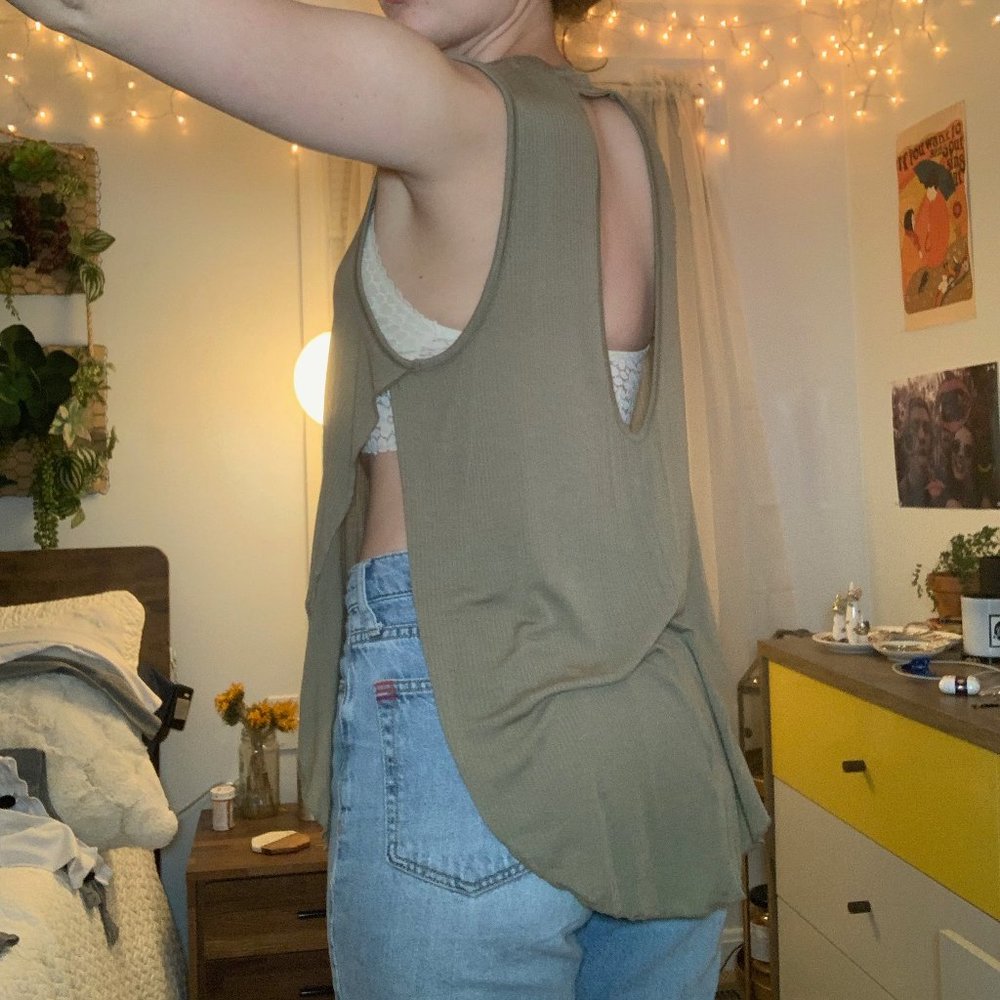 Green Flowing Cutout Tank